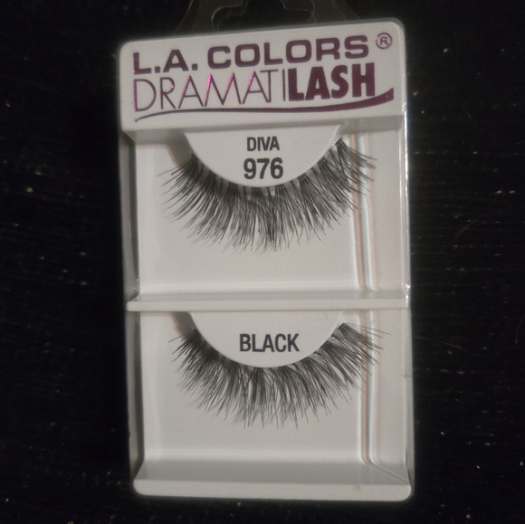 la colors Other - L.A. Colors Dramatic Lashes